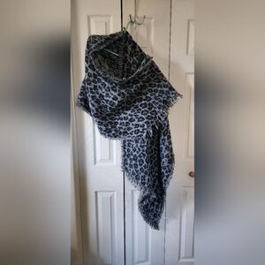 Grey cheetah print scarf